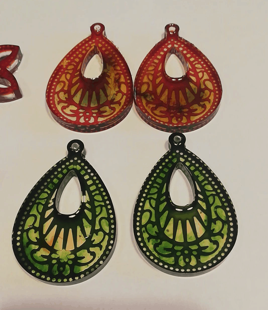 biżuteria z żywicy artystycznej