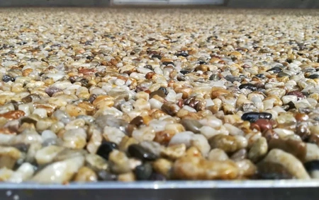 Komplet kamienny dywan 374kg (ok. 20 m²) – żwirek brązowo-miodowy + grunt